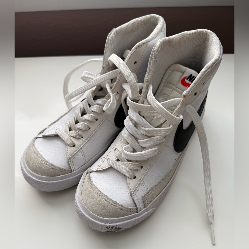 Nike White‎ and Black High-Top Sneakers boys size 4.5